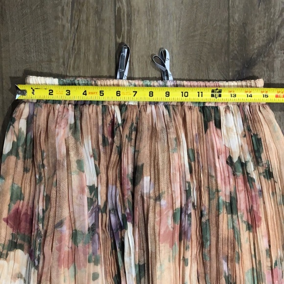 Like new! - GERRY WEBER Crinkle Pleat Skirt - Picture 9 of 11